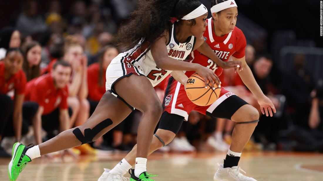 South Carolina&#39;s Raven Johnson drives around Zoe Brooks of NC State during the first half. The Gamecocks let 32-31 at halftime.