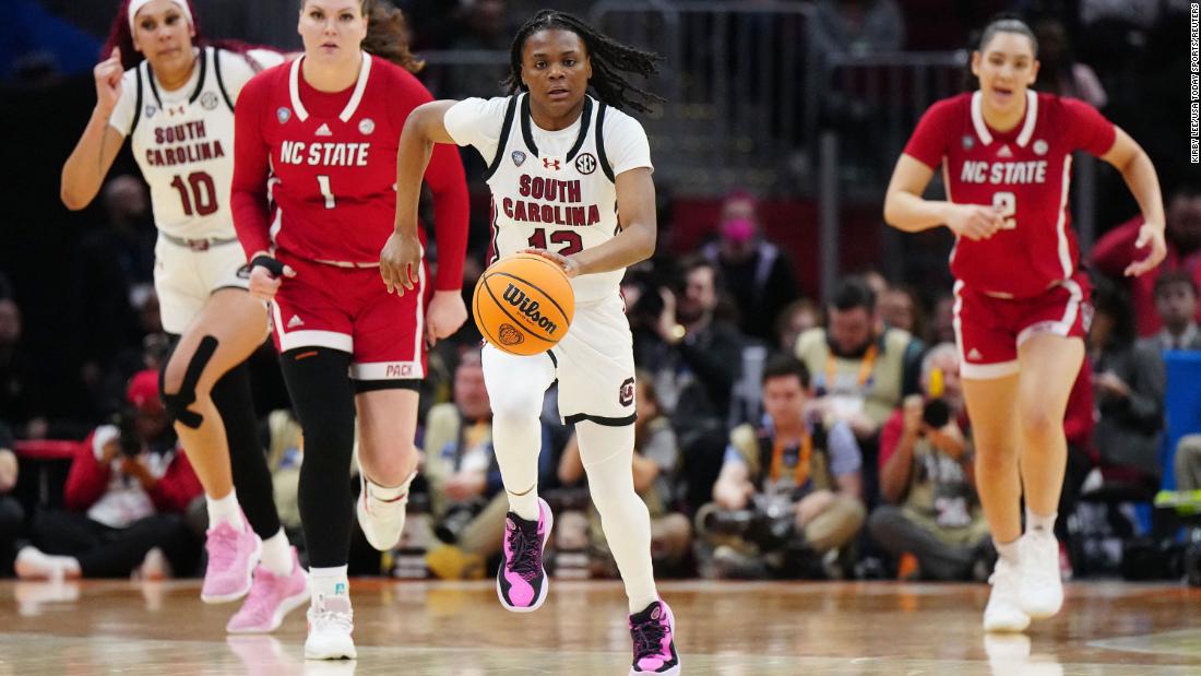 Gamecocks guard MiLaysia Fulwiley controls the ball in the third quarter. Fulwiley scored seven points during the game.