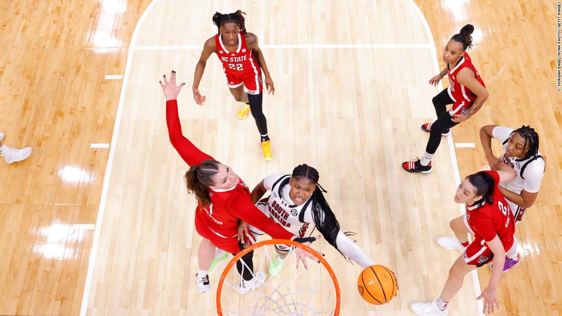 South Carolina&#39;s Sania Feagin attempts a lay up while guarded by Baldwin.