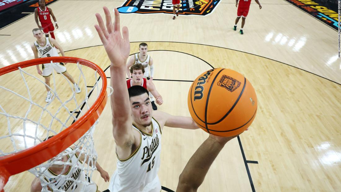 Purdue&#39;s Zach Edey guards the basket in the second half. The star big man had 20 points, 12 rebounds and four assists. 