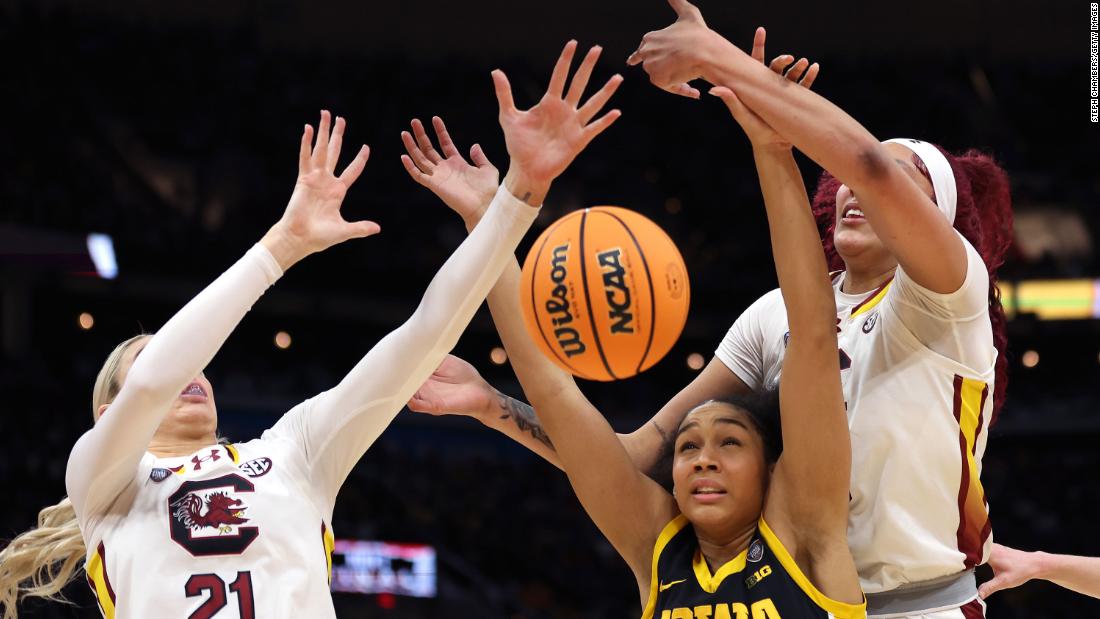 Stuelke and South Carolina&#39;s Chloe Kitts, left, and Cardoso eye a loose ball.