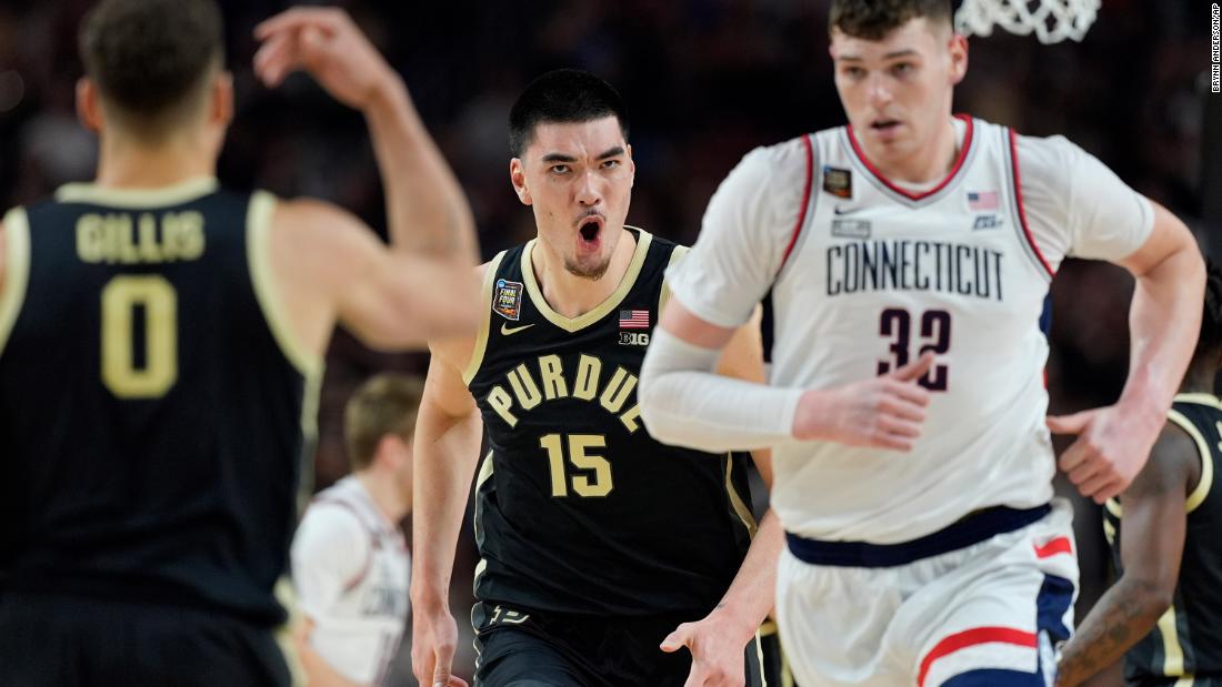 Purdue&#39;s Zach Edey runs up court with UConn&#39;s Donovan Clingan.