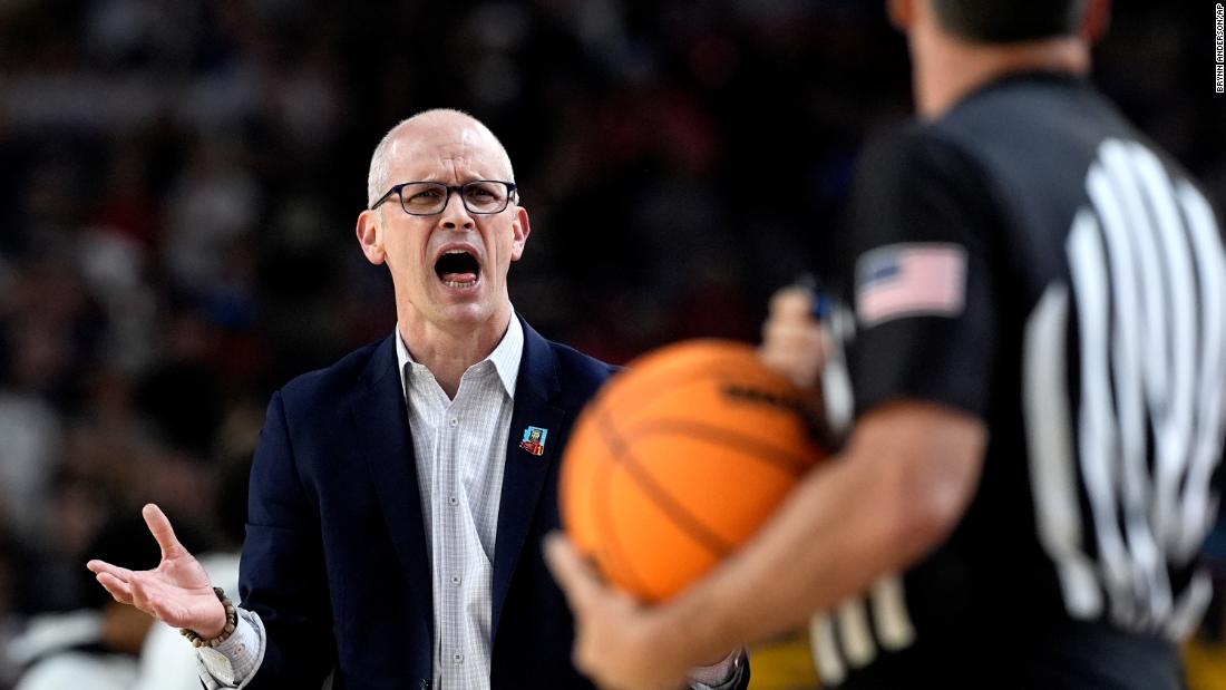 UConn head coach Dan Hurley argues with the referee during the first half.