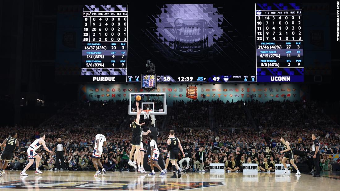 Purdue&#39;s Zach Edey attempts a shot in the second half.