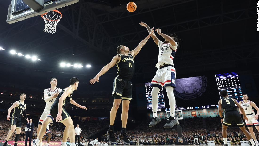 UConn&#39;s Stephon Castle attempts a shot while being guarded by Purdue&#39;s Mason Gillis.
