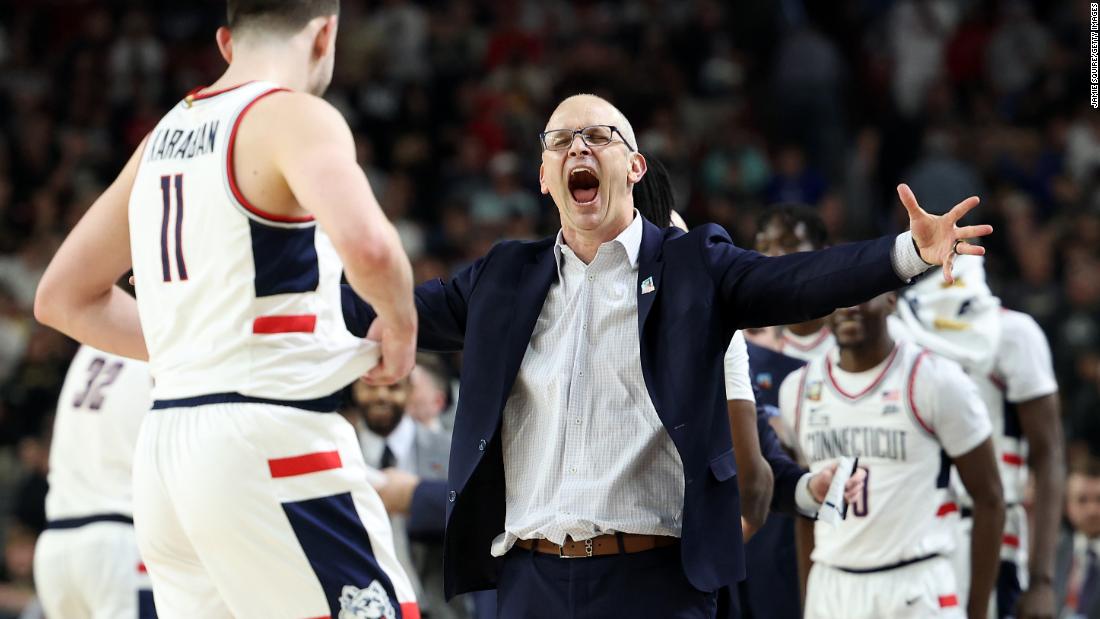 UConn head coach Dan Hurley celebrates the team&#39;s win.