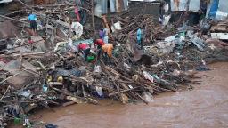 240424134549 nairobi flooding hp video Kenyans collect what’s left of their homes after flash floods