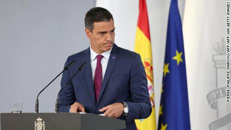 Pedro Sánchez se plantea dimitir como presidente de España - CNN Video