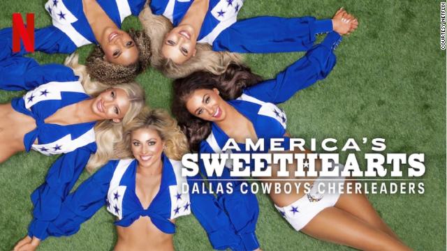 Gemist: Dallas Cowboys Cheerleaders Take The Field On Screen